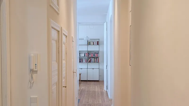 Frisch sanierte, voll möblierte 85 m² Altbauwohnung in Berlin-Wilmersdorf ab sofort — photo 1